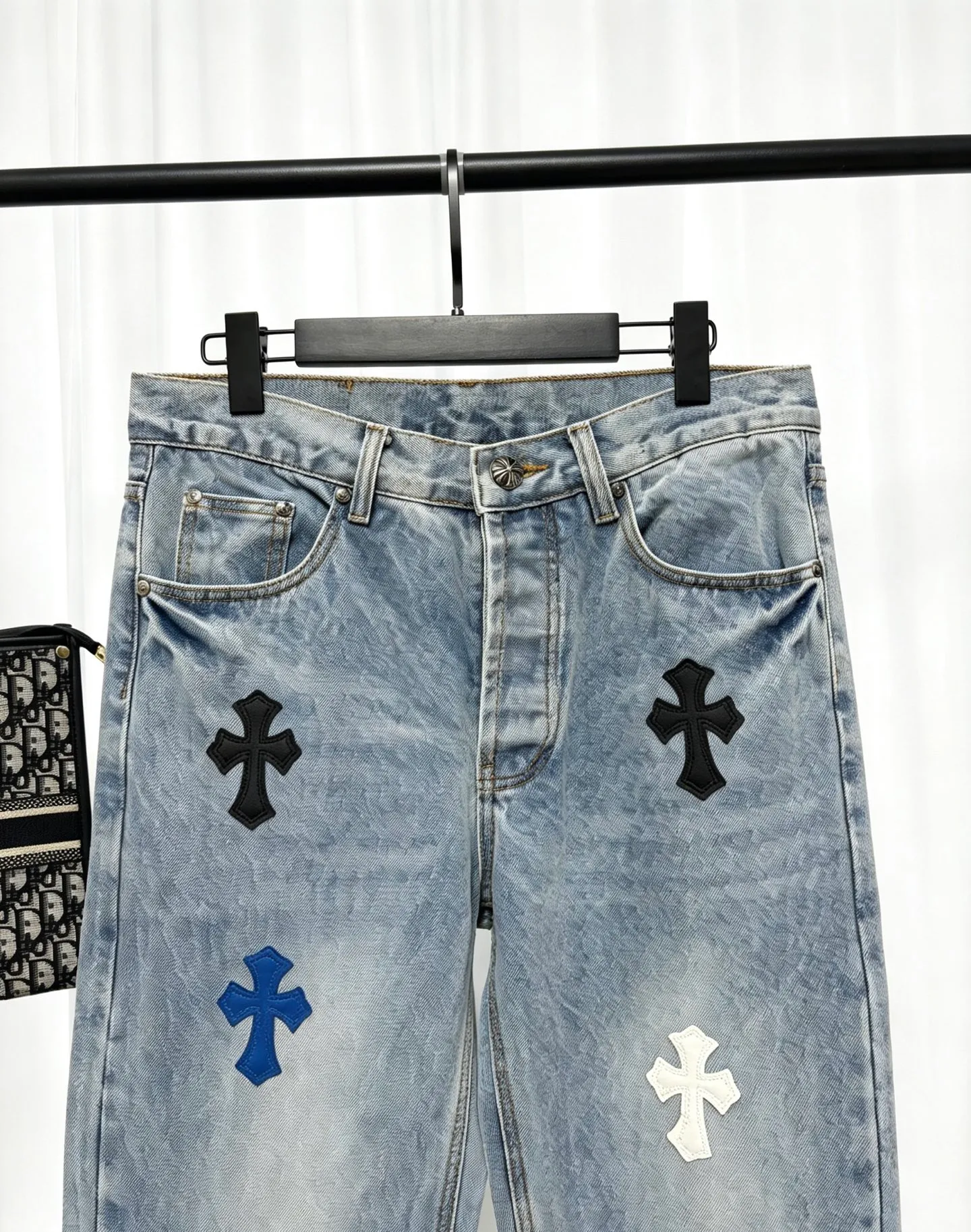 Chrome Hearts Chrome Hearts × Levi’s ， 。 ， Retro ， ；Levi’s Classic ， Retro ， ， 。 、 、 ， ， ， ， ， ， 。 💙 ×Levi’s ｜Retro ， Hot Sale